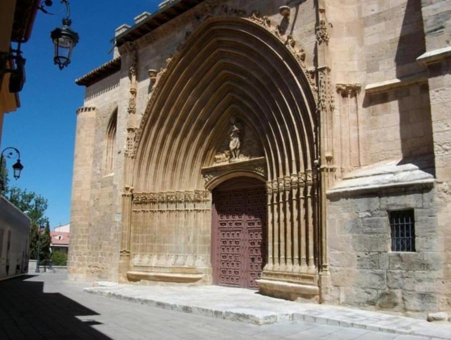 Alojamiento Centrico La Buganvilla Aranda de Duero Exterior foto